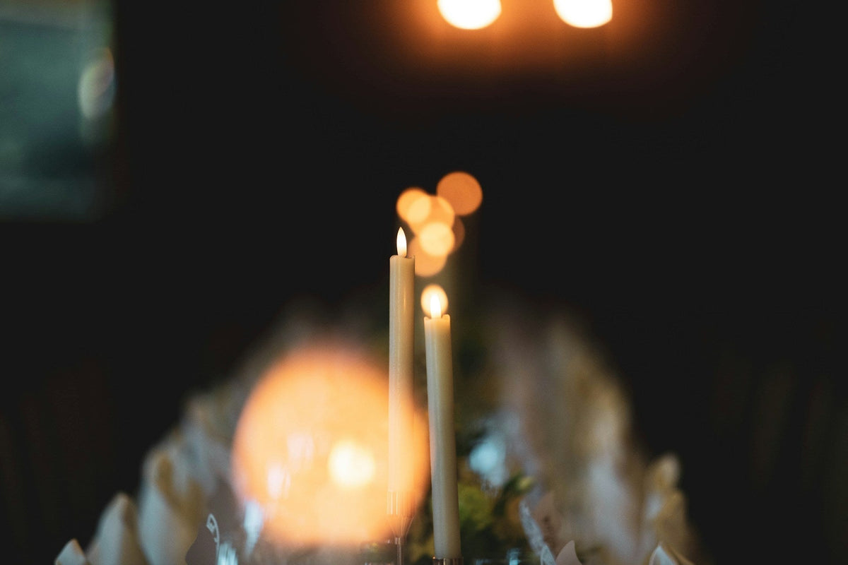 candles on wedding table