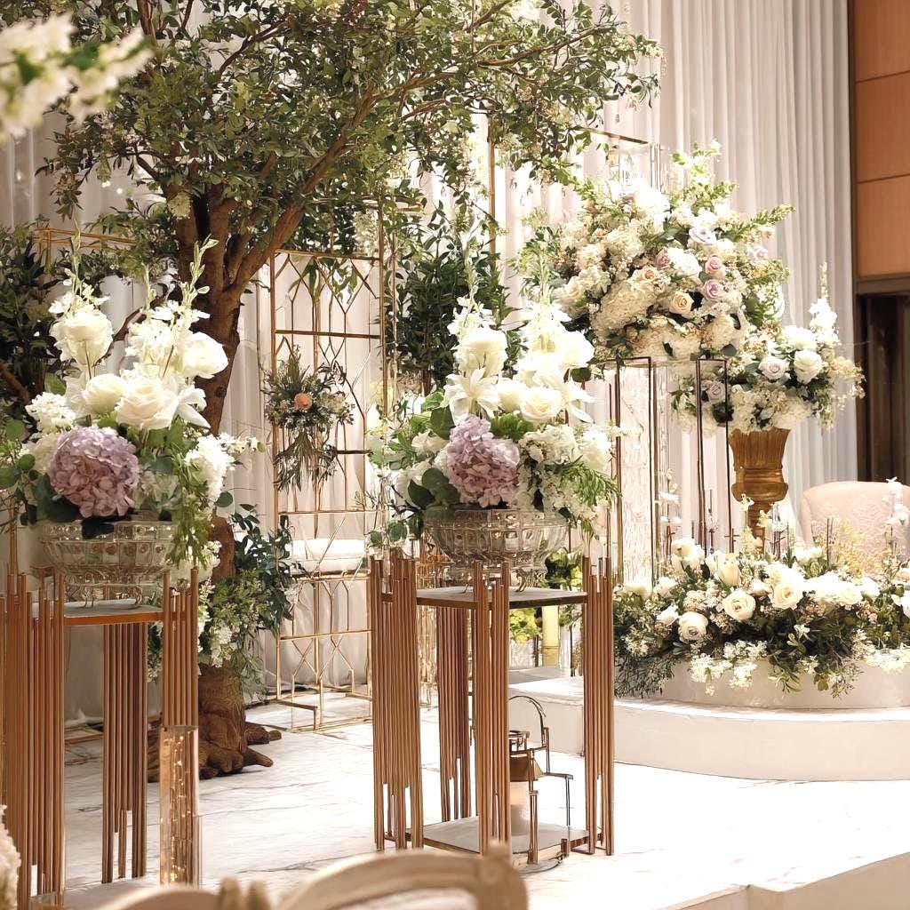 Gold Square Wedding Pedestal Stand Set
